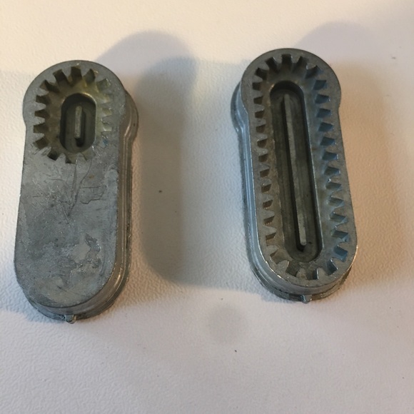 Vintage Singer Buttonholer No. 160506 - Picture 7 of 16